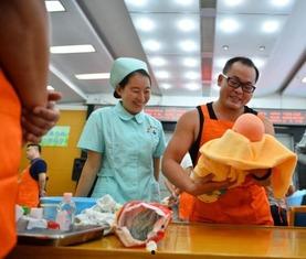 奶爸变身吃瓜,从育儿达人到吃瓜高手