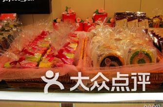 徐汇滨江吃瓜,夏日吃瓜盛宴，品味都市休闲时光